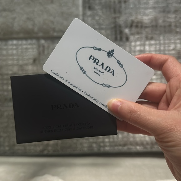 Prada Vitello Move Yellow Cardholder - Picture 3 of 4